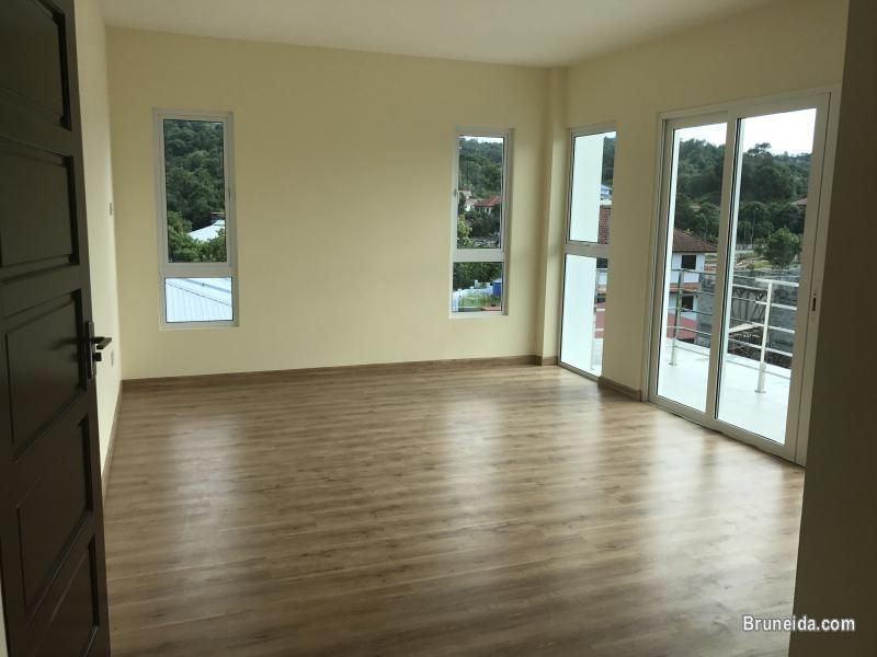 New Semi-d in Subok - image 3