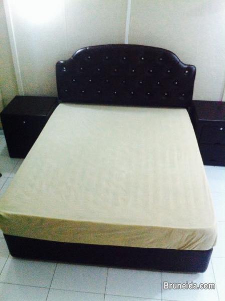Queen set bed + 2 table lamp beds for sale. - image 1