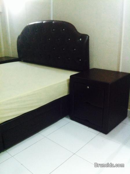 Queen set bed + 2 table lamp beds for sale. - image 3