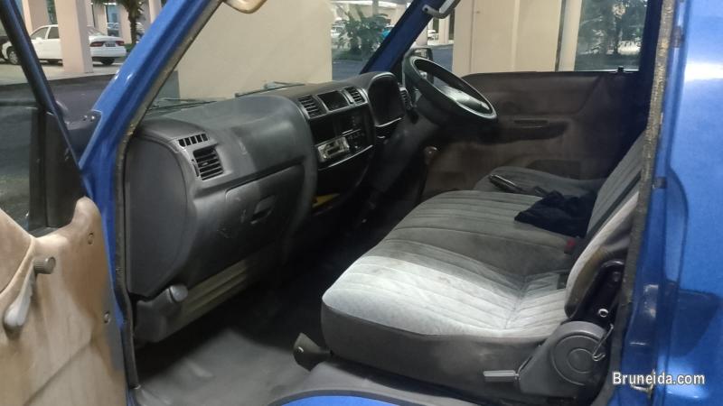 Mazda E2000 - image 2