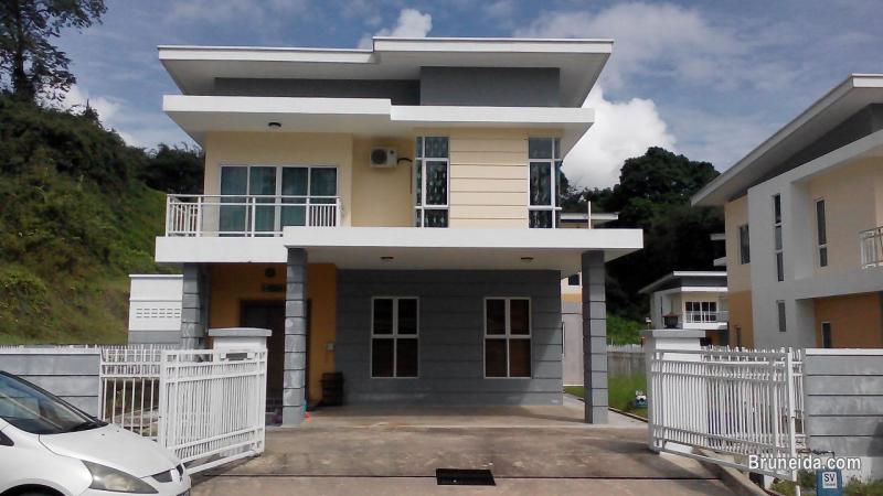 Double storey detached house for rent - image 1