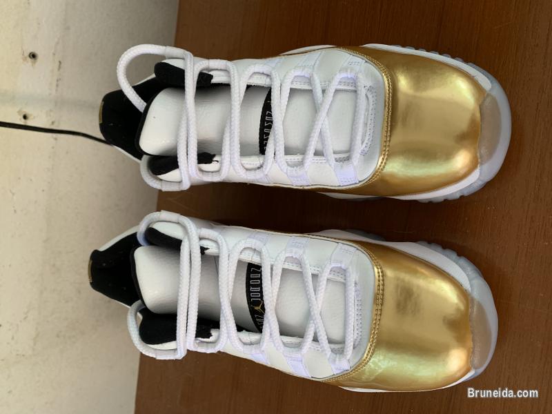 Jordan 11 low closing ceremony 2016 - 8. 5 US 42 EUR - image 1