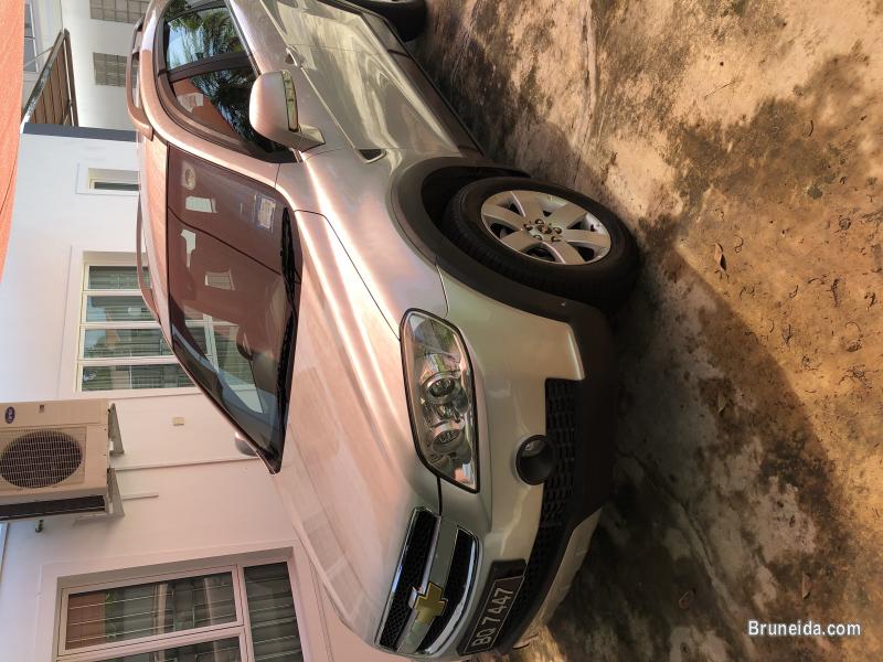 Silver Chevrolet Captiva - image 2