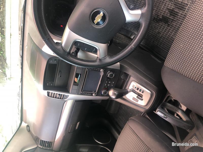 Silver Chevrolet Captiva - image 8