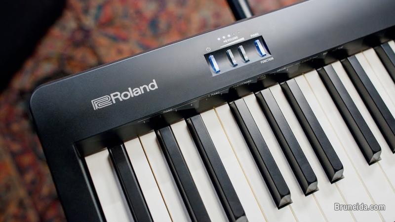 Electric piano (Roland FP10) for sale - image 1