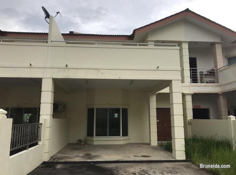 Tungku double storey terrace for rent - image 1
