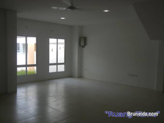 2 Storey Terrace House For Rent - image 2