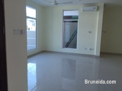 2 STOREY TERRACE HOUSE FOR RENT AT KG MADANG, BERAKAS - image 2