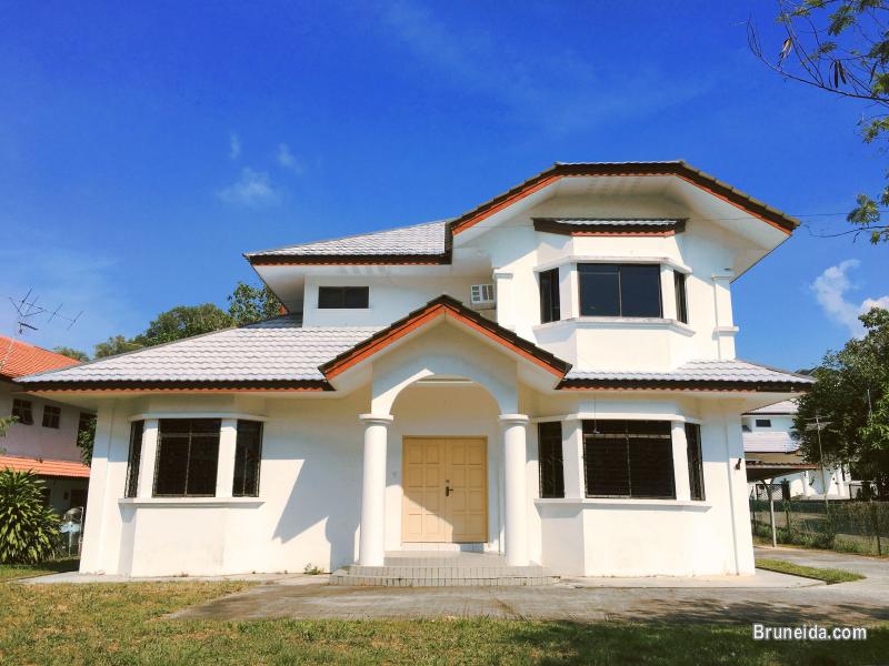 Detach House For Rent - image 1