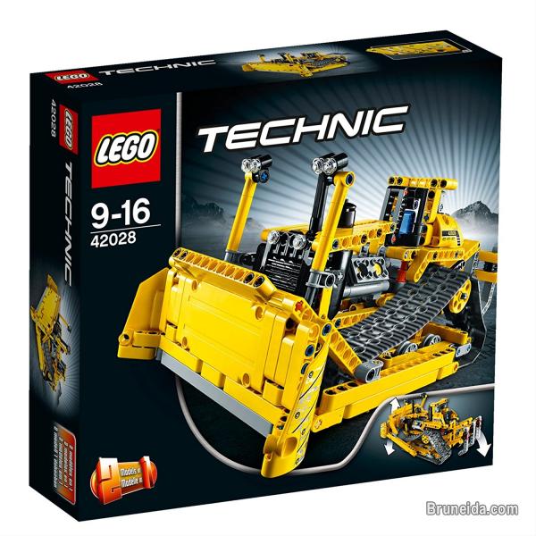 LEGO FERRARI BULLDOZER 42028 - image 2
