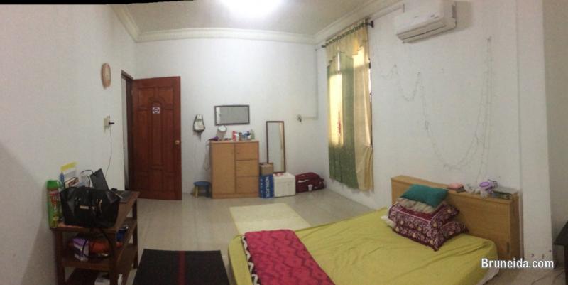 SPACIOUS Master Bedroom for Rent in Kg Madang - image 1