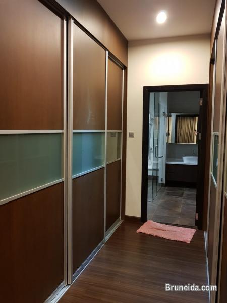 A uniquely designed, cosily furnished home with a pool in Berakas - image 12