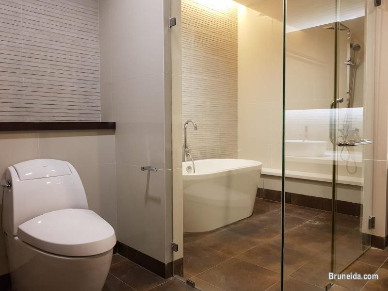 A uniquely designed, cosily furnished home with a pool in Berakas - image 4