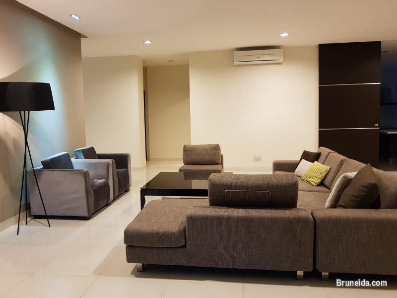 A uniquely designed, cosily furnished home with a pool in Berakas - image 7