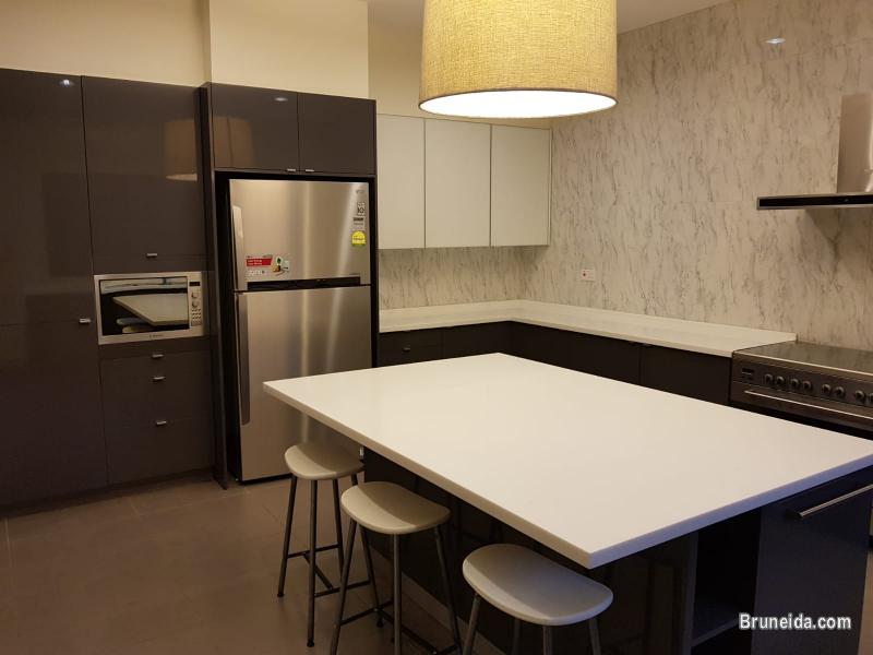 A uniquely designed, cosily furnished home with a pool in Berakas - image 8