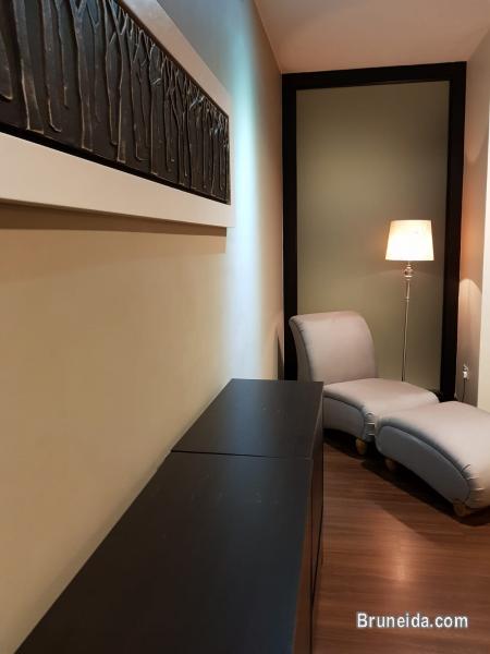 A uniquely designed, cosily furnished home with a pool in Berakas - image 9