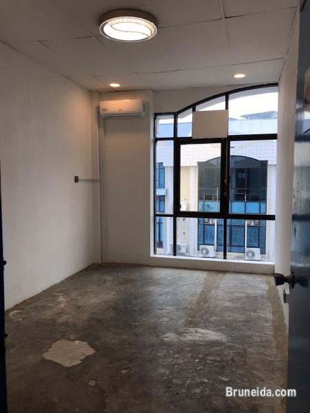 (AVAILABLE) Co. Circle Kiulap Office Suite 2 - image 2