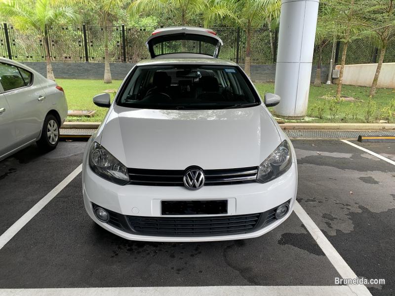 Picture of Volkswagen Golf 1. 6 CC (white)