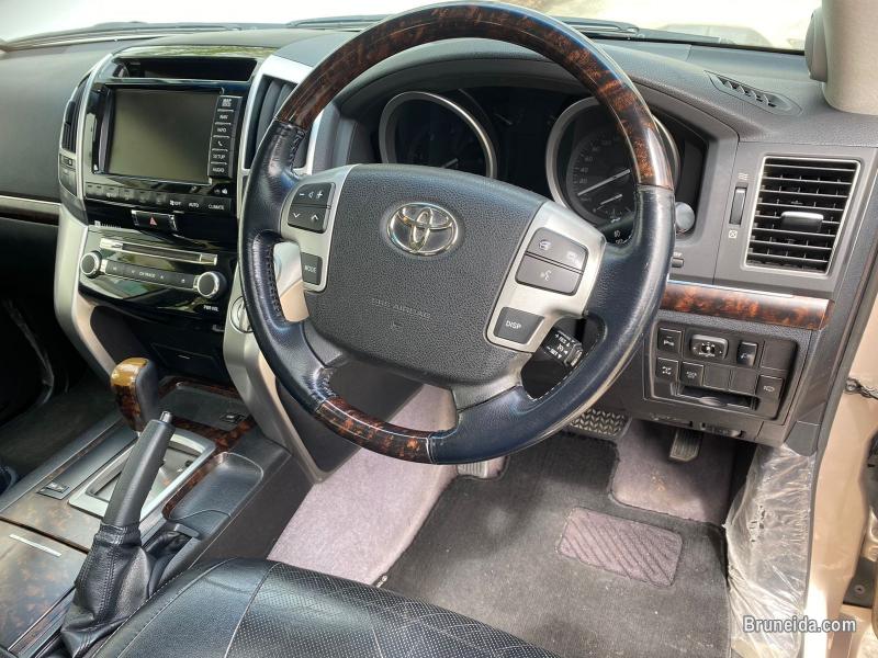 Toyota Land Cruiser Turbo VX - image 3