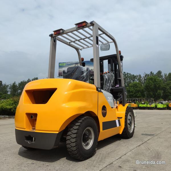 BRAND NEW 3 tons diesel forklift - image 2