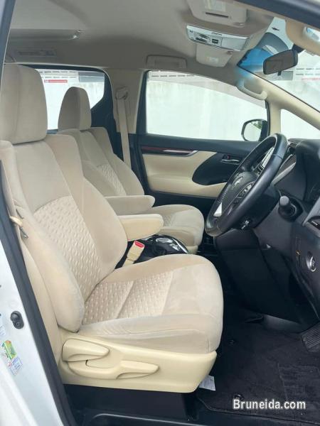 Toyota Vellfire 2. 5 8-seater for sale - image 4