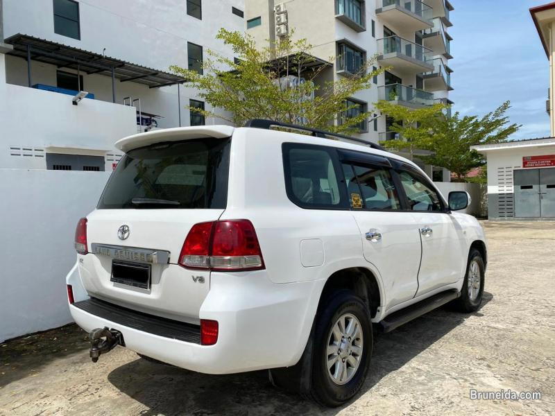 Toyota Landcruiser Turbo VX - image 2