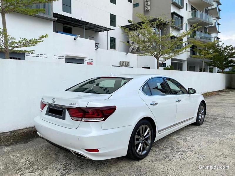 Lexus LS460 - image 2