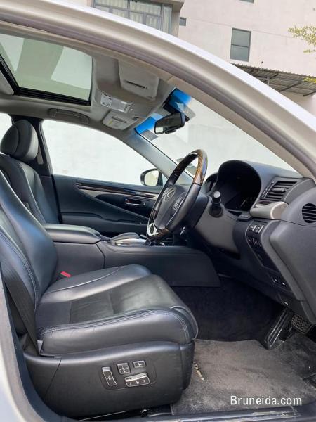 Lexus LS460 - image 3