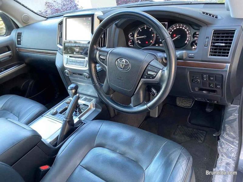 Toyota Land Cruiser Turbo VX - image 3