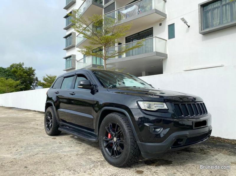 Jeep Grand Cherokee Limited 4X4 V6 - image 2
