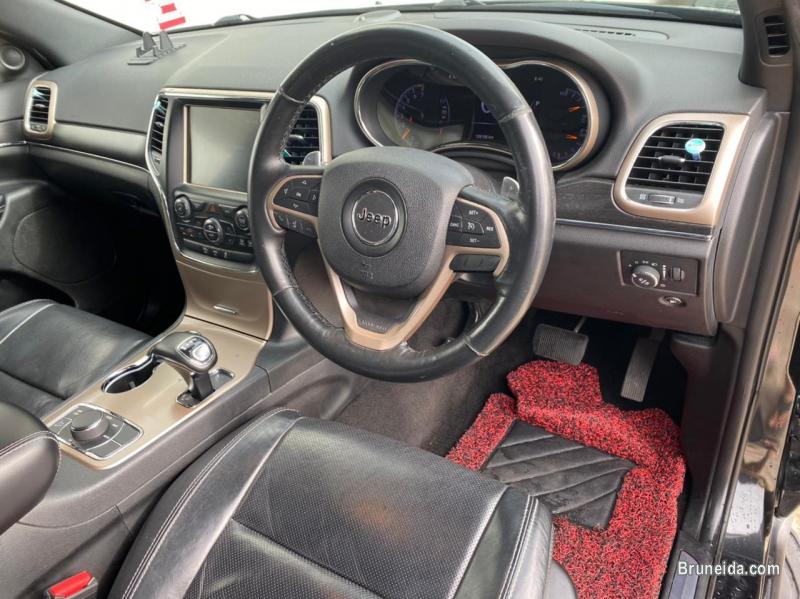 Jeep Grand Cherokee Limited 4X4 V6 - image 3