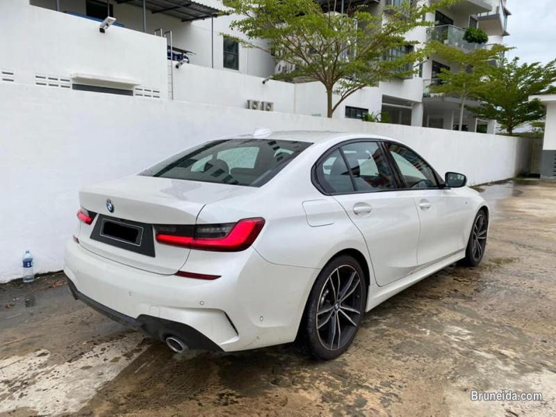 BMW 330i M Sport - image 2