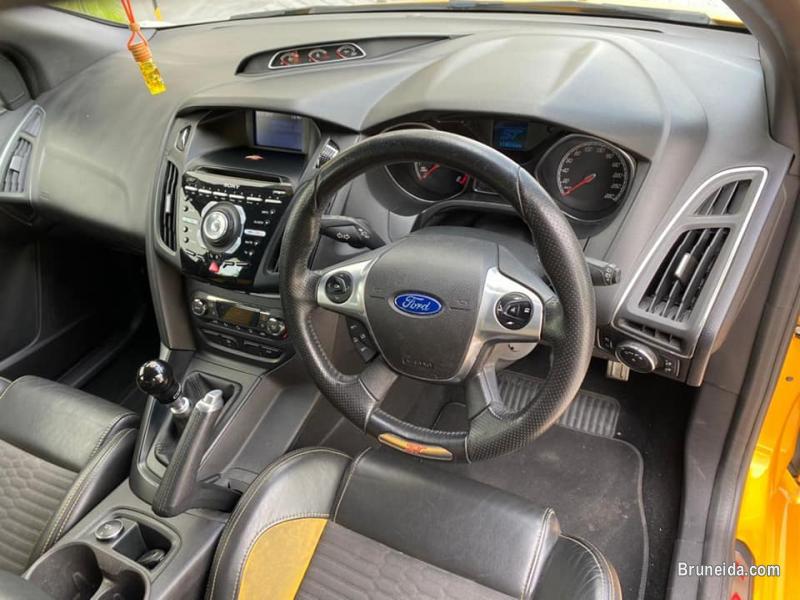 Ford Focus ST 2. 0 Ecoboost - image 3