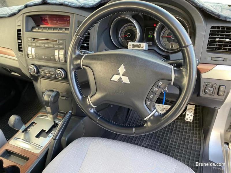 Mitsubishi Pajero 3. 2L 4WD Diesel - image 3