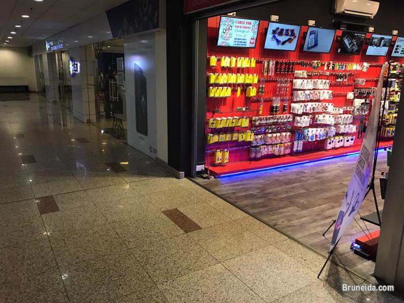 Modern SHOP for RENT in AIRPORT MALL - FREE $20, 000 cabinets etc - image 3