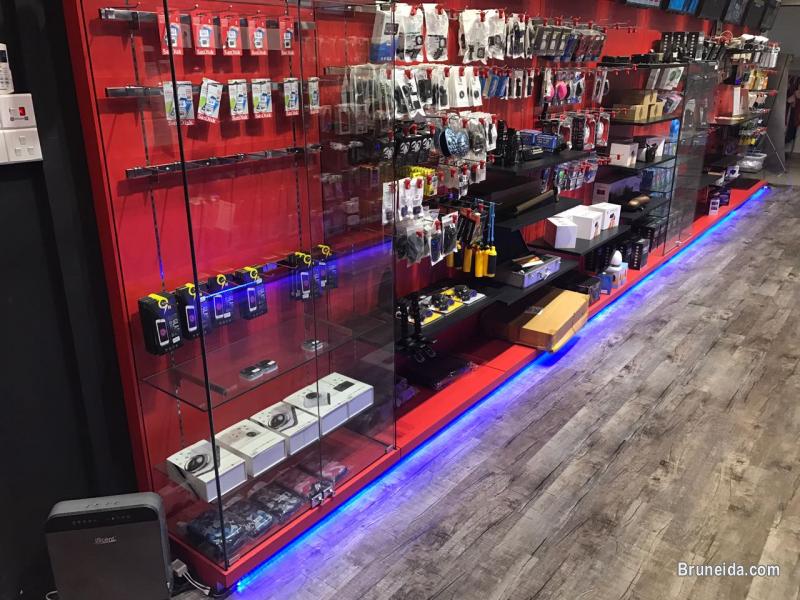 Modern SHOP for RENT in AIRPORT MALL - FREE $20, 000 cabinets etc - image 4