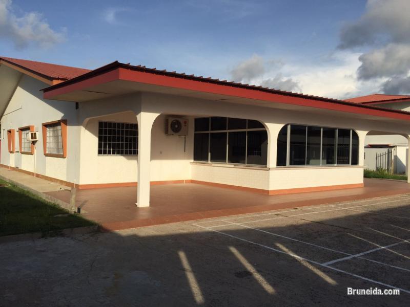 HOUSE FOR RENT - image 3