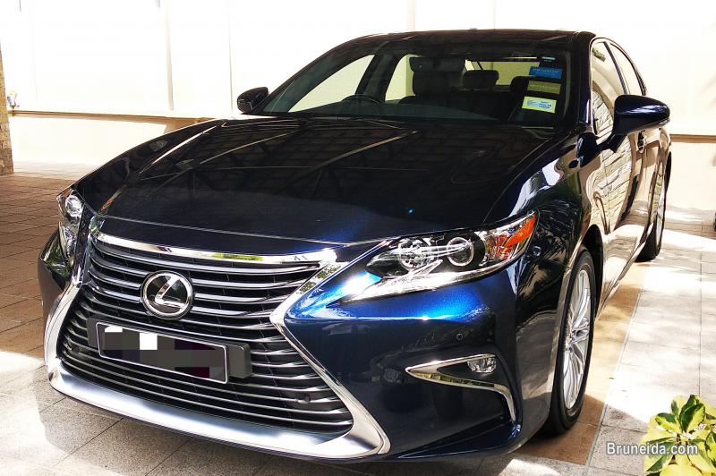 Pre-owned Lexus ES250 for sale - image 1
