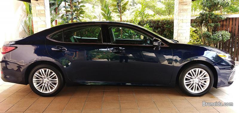 Pre-owned Lexus ES250 for sale - image 3