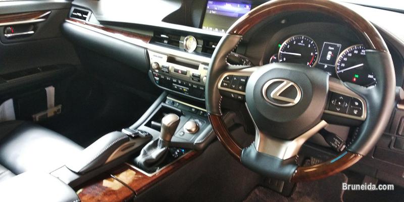 Pre-owned Lexus ES250 for sale - image 5