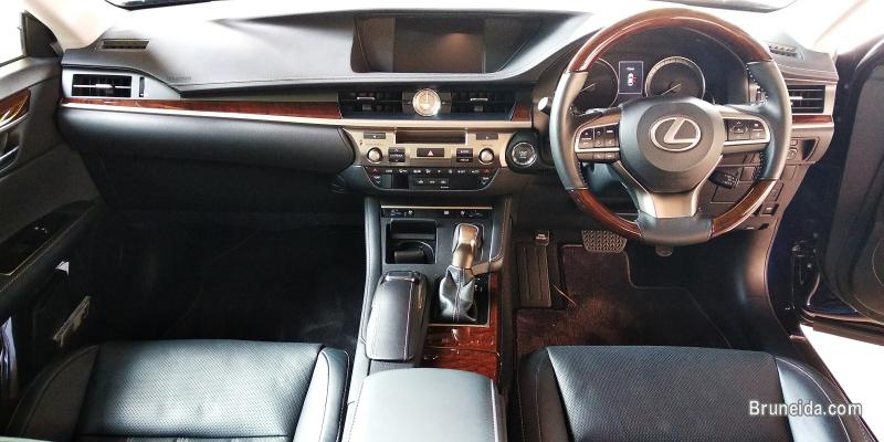 Pre-owned Lexus ES250 for sale - image 6