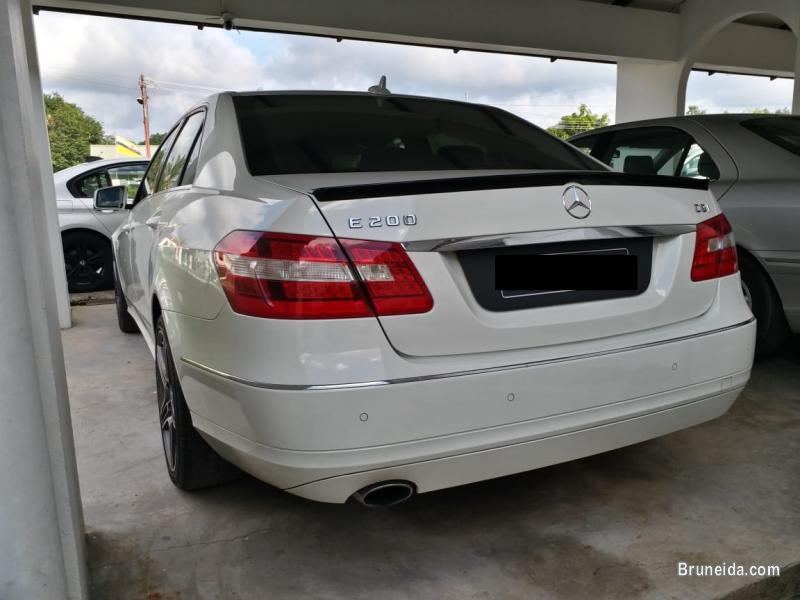 MERCEDES E200 CGI - image 2