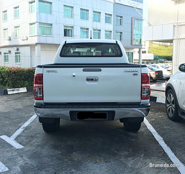 Toyota hilux reg 2013 (auto) - image 3