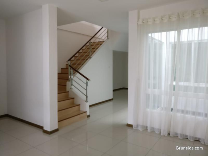 Modern Intermediate Terrace For RENT Sg Akar/Manggis - image 6