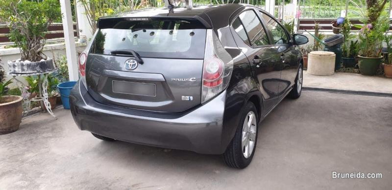 2013 Toyota Prius C 1. 5 Hybrid (Auto) Hatchback - image 2