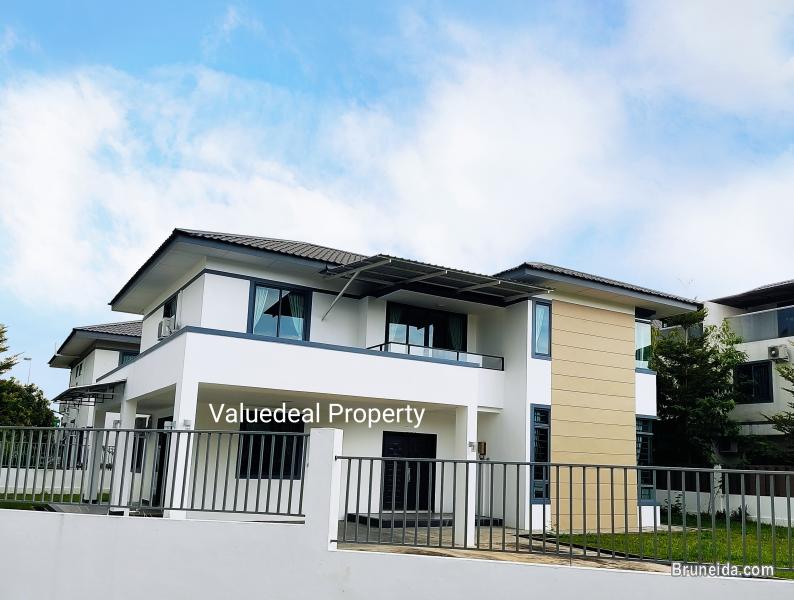 Double storey house for Rent - image 1