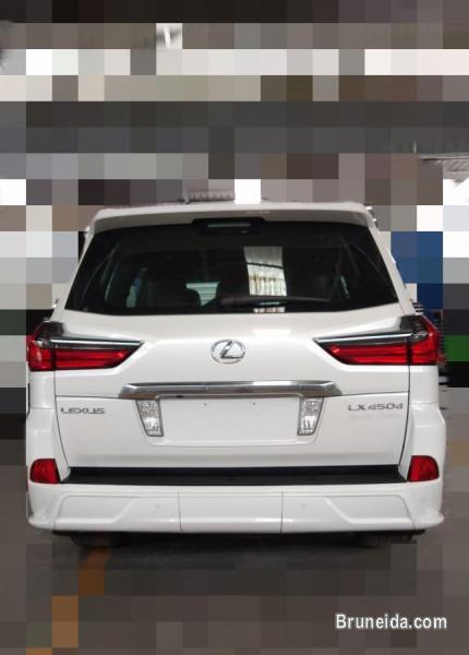 Lexus LX450d - image 2