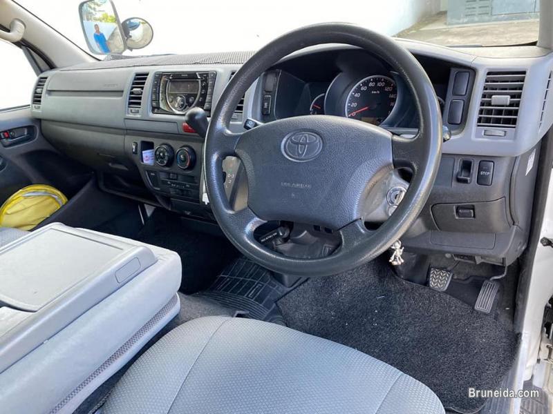 Toyota Hiace 2. 5 (High Roof) - image 3