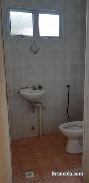 ROOM FOR RENT - image 2