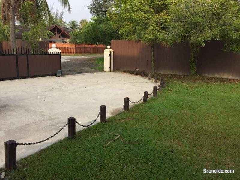 GREAT OFFER! 4 BEDROOM w/ SWIMMING POOL for RENT! - image 2